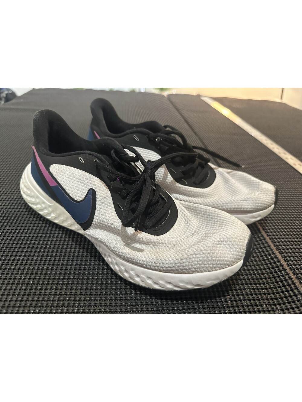 Nike Revolution 5 Womens 9 White Black Running Shoes Athletic Sneaker